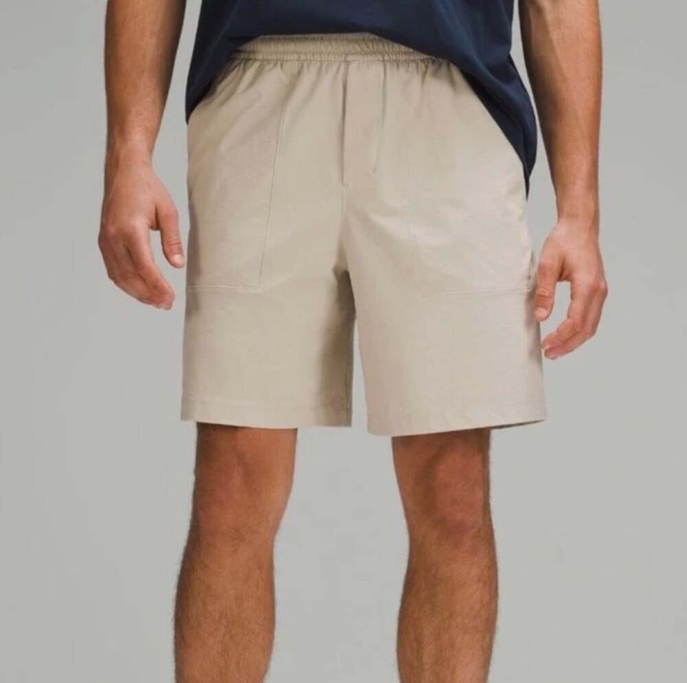 Lululemon Bowline Short Versatwill 8" in Light Tan Size Medium